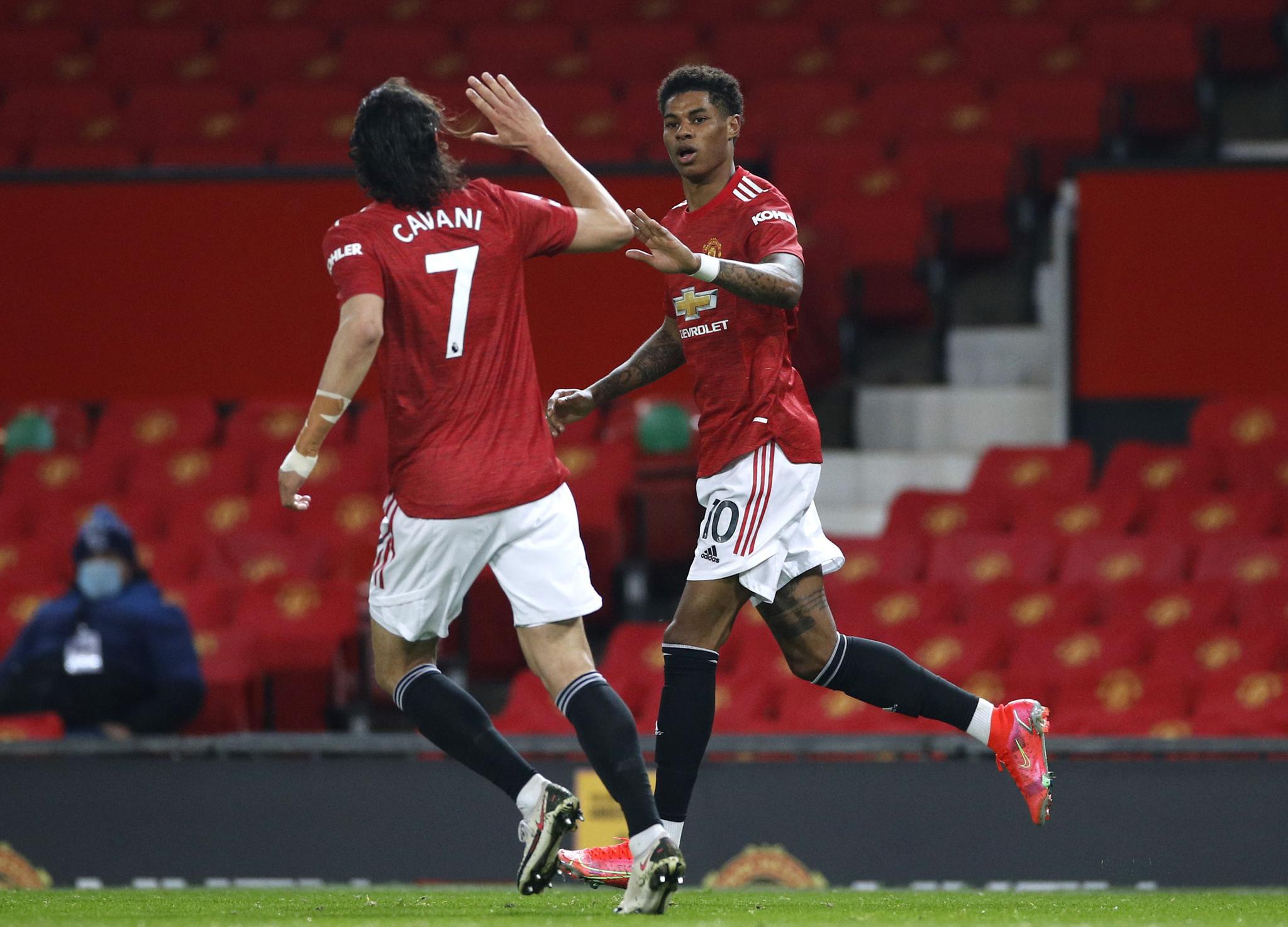 使得他在场 使得他在场